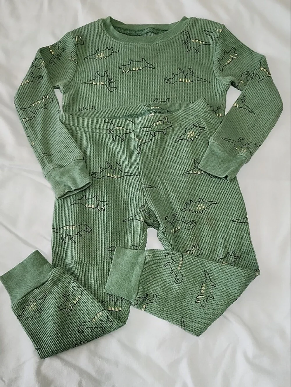 Carter's 2-Piece Pajama Sets in Green, Cream, Jogger Pants - 2T